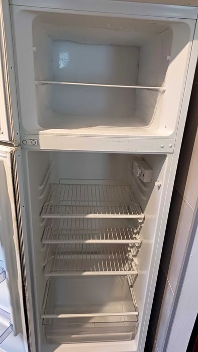 Frigorífico em perfeito estado de funcionamento