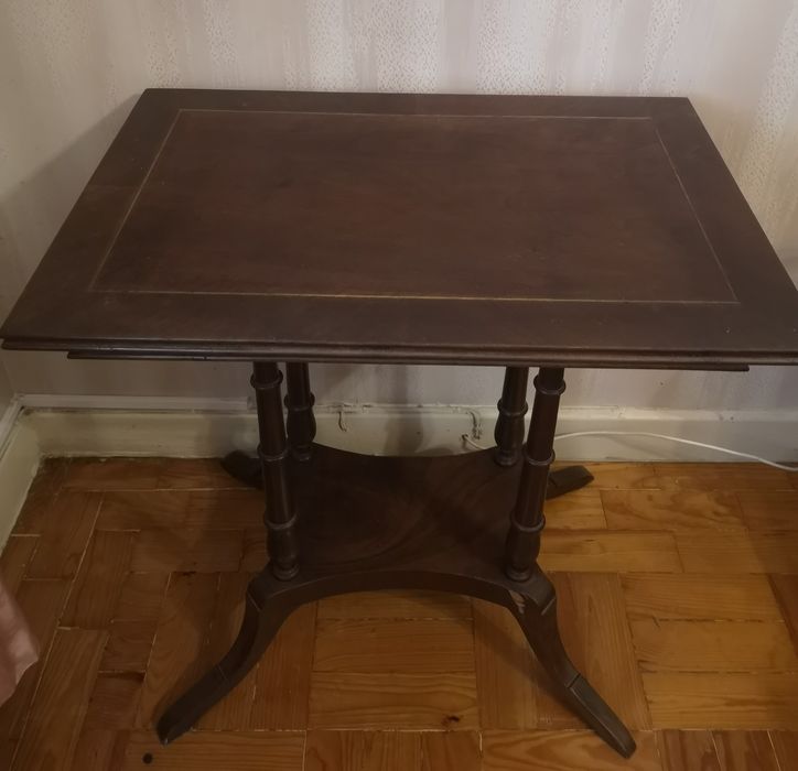 Mesa de apoio para televisão