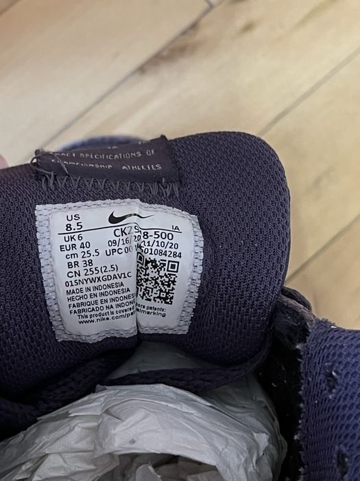 Кросівки Nike WMNS VENTURE RUNNER 40 розмір 25,5 см