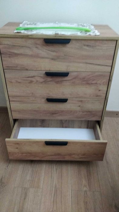 Cómoda JENSLEV 4 Gavetas