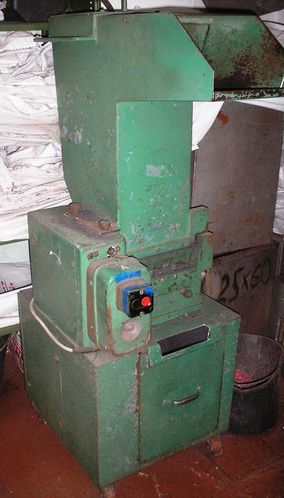 Дробілка для вторинних полімерів/пластмас.