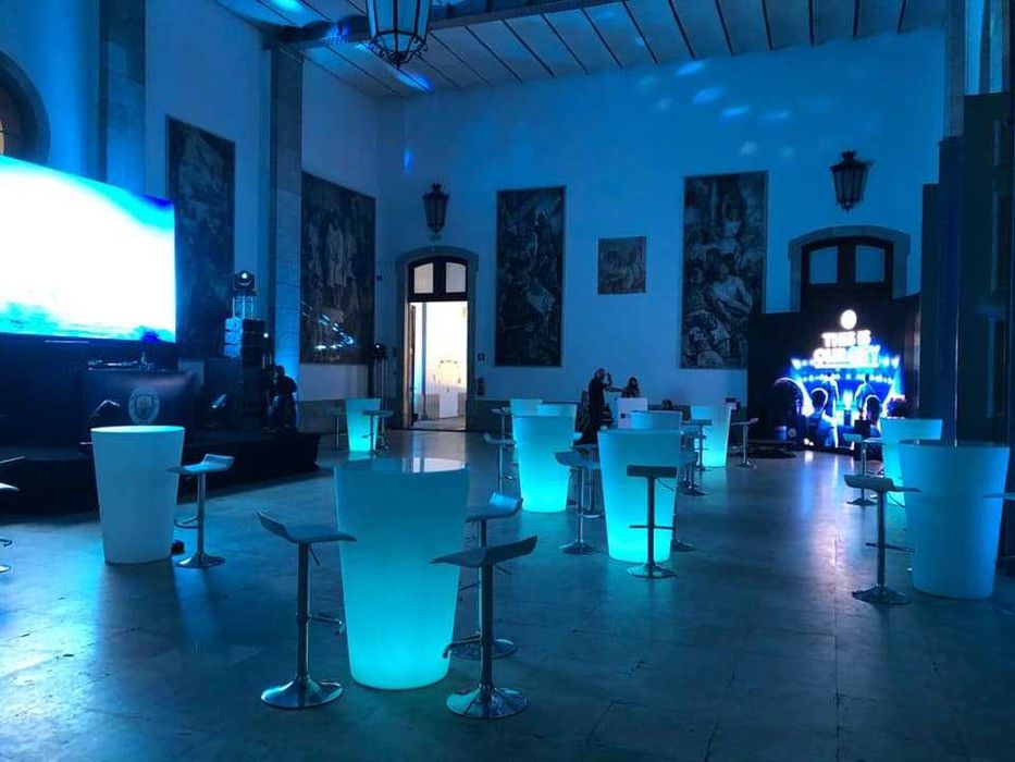 Mobiliario em plastico com iluminação