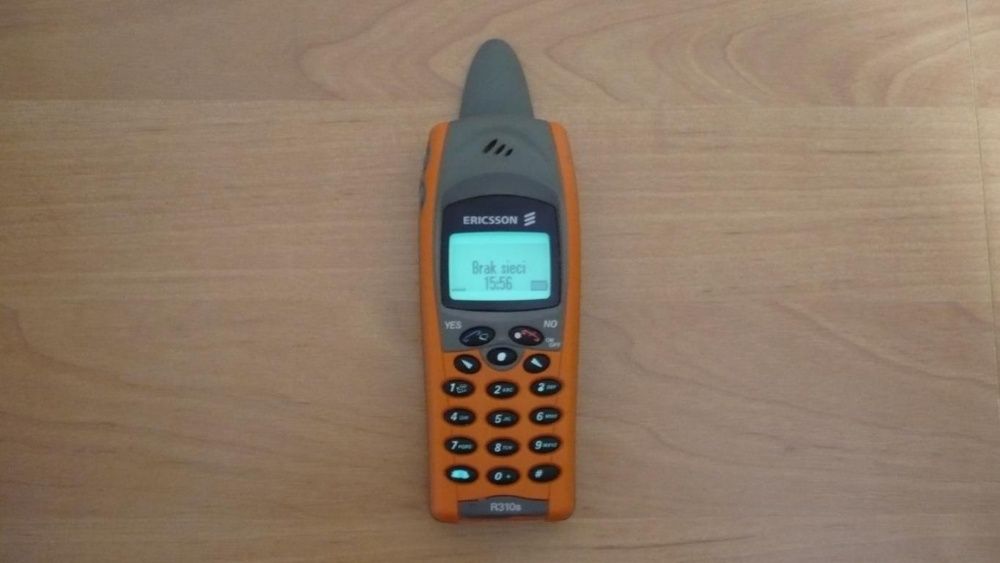 Kolekcjonerski telefon komórkowy Ericsson R310S wraz z akcesoriami