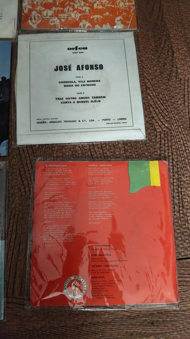 Paulo de Carvalho novo 
José Afonso 
Coimbra tem mais encanto 
Avante Camarada 
Vitoria Liberdade 
Capas e discos muito bom estado
15€