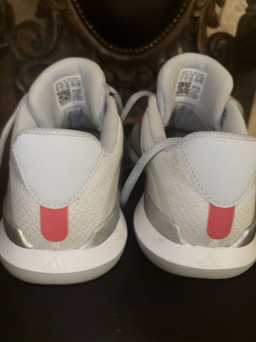 нові кросскій адідас , 23,5 см по устілці