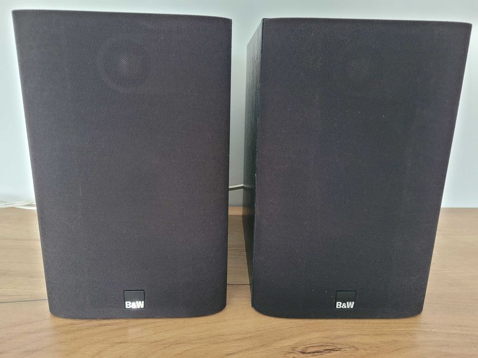 Kolumny   Bowers & Wilkins 686
