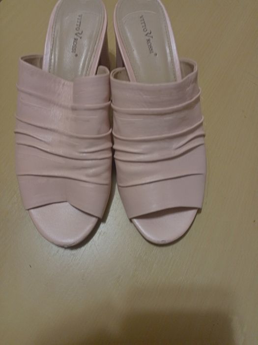 Шлепанцы розового цвета