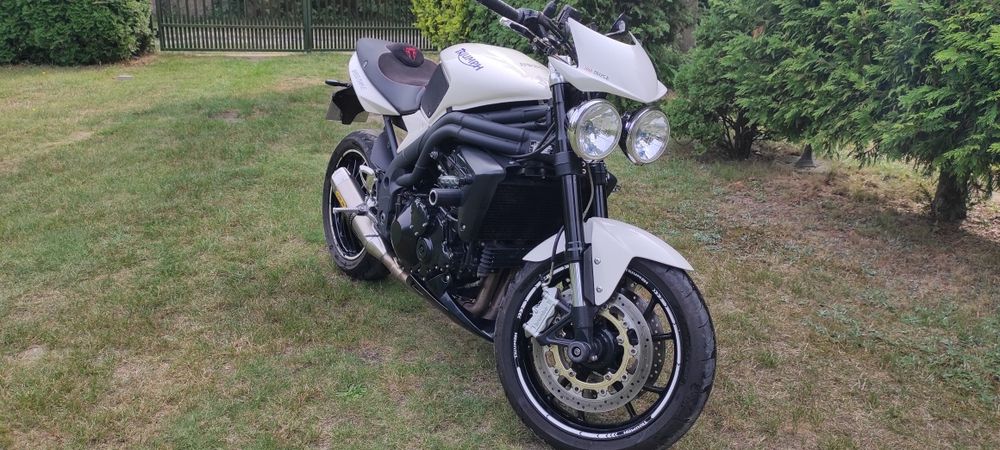 Triumph speed triple 2010