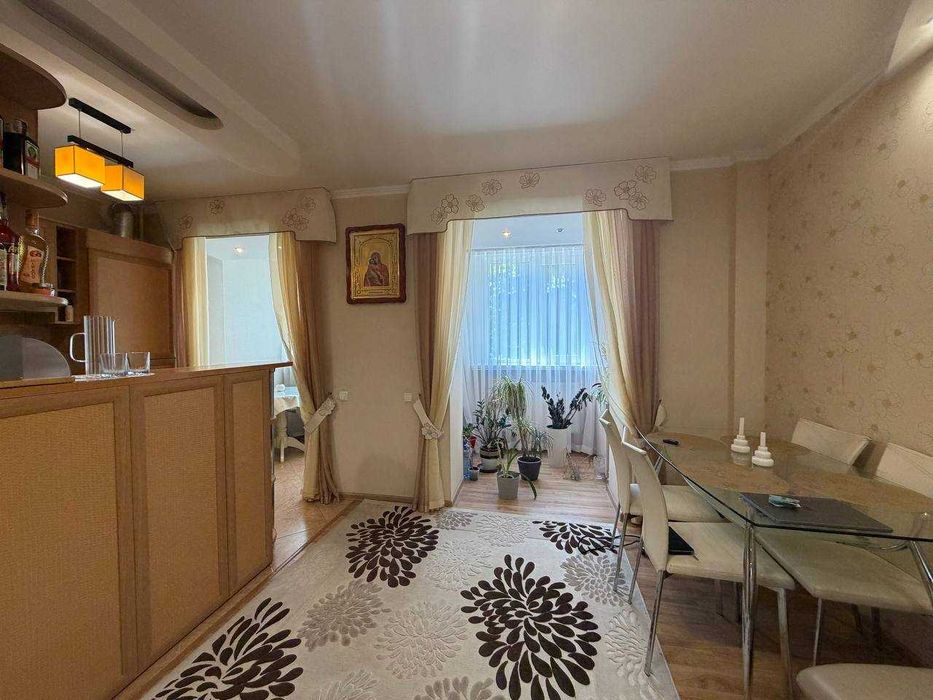 Продаж 3к квартири мікрорайон Виставка