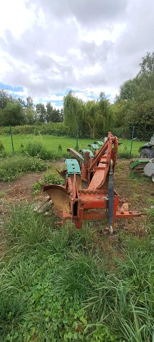pług zagonowy 4 skiby kverneland  () pług zagonowy 3 skiby