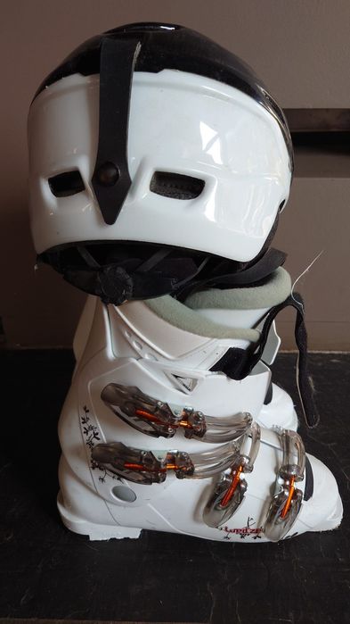 Ski: botas 40-41 e capacete UVEX L-XL - em muito bom estado
