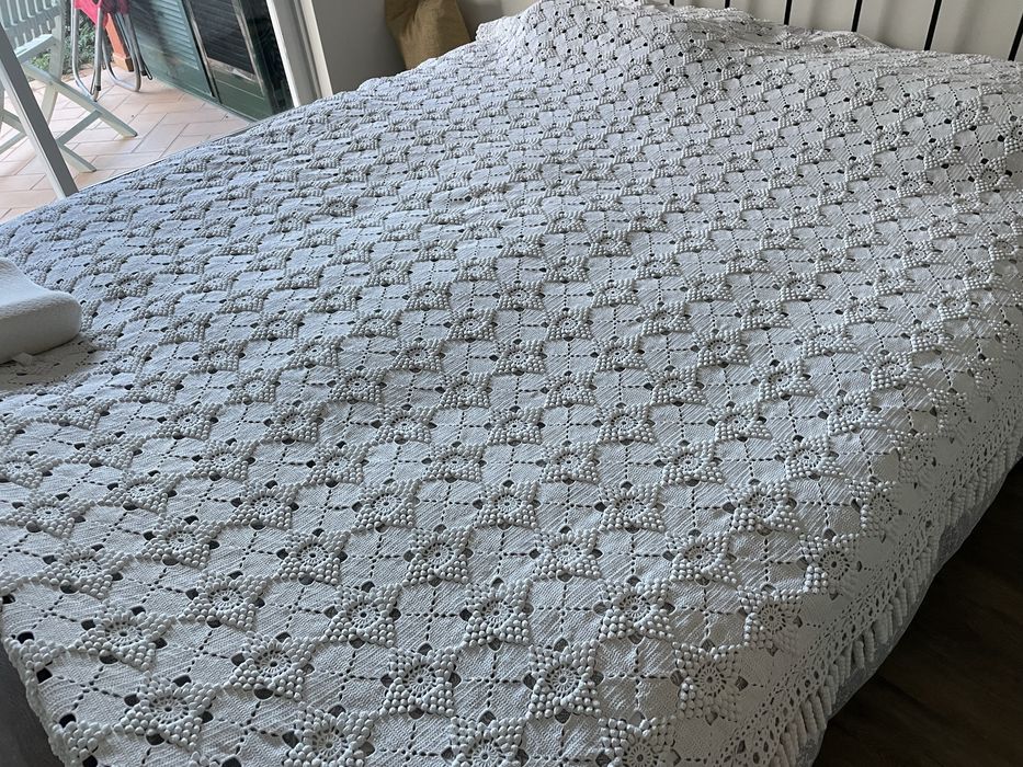 Colcha de renda/crochet feita à mão