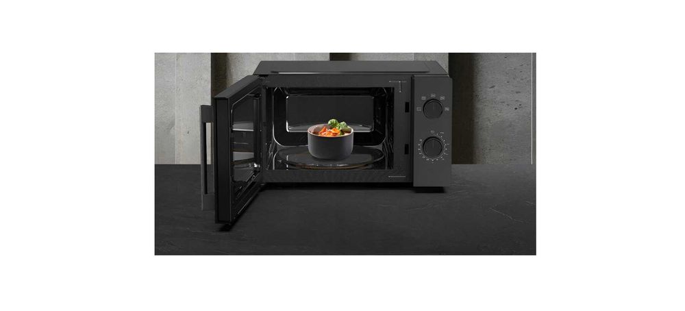 Kuchenka mikrofalowa Hisense H20MOBP1HI 700W 20L czarna 43,4cm