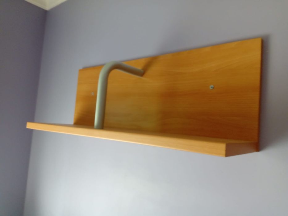 Vendo prateleiras de quarto em bom estado.