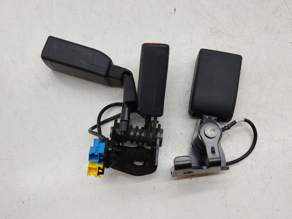 Encaixe cinto traseiro - MERCEDES-BENZ A-Class (W176) | 12 - 18
