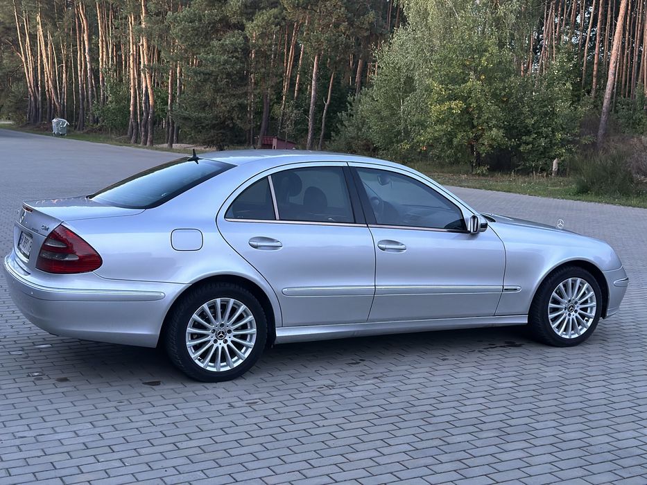 Mercedes Benz 211