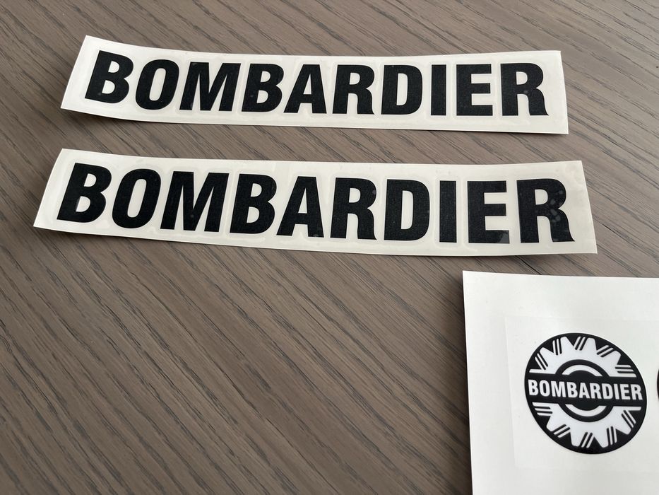 Autoculantes carenagem Frente Bombardier DS650