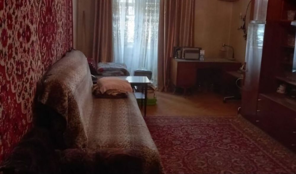 Продам 2 ком.квартиру пр. Гер.Харькова 3 .