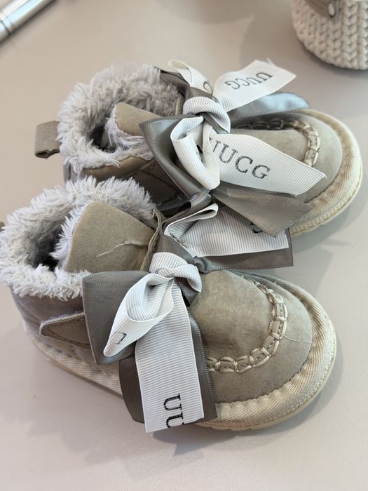 Угі з бантиками))