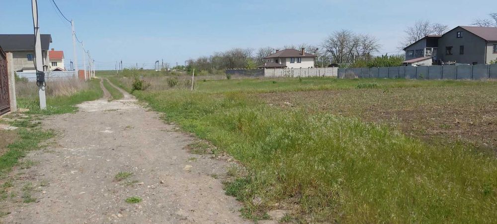 Продам земельну ділянку в Молодіжному