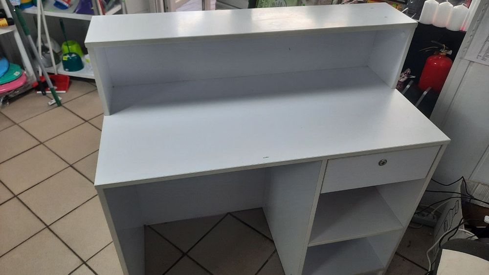 Стол  магазинный