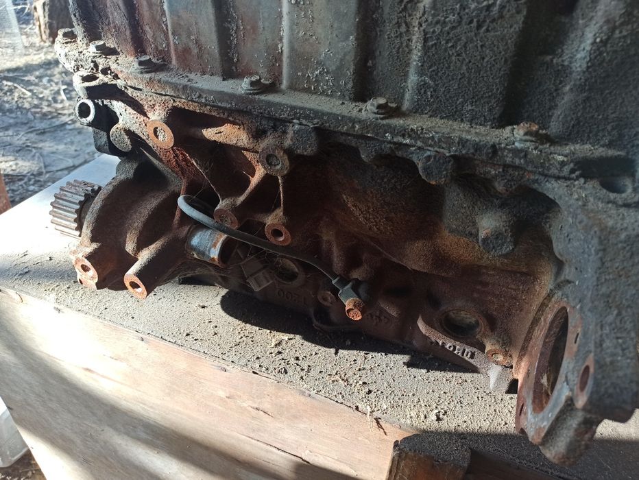 Блок цилиндров lacetti F16D3 с поршнями