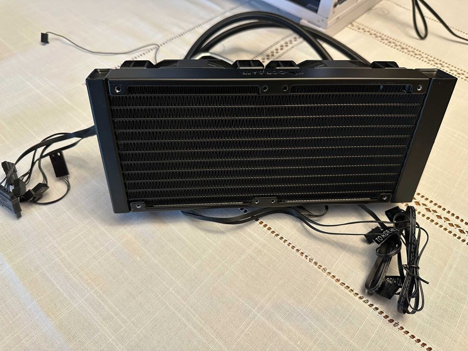 Cooler Corsair H100i RGB 240mm com 2x ventoinhas Corsair LL120