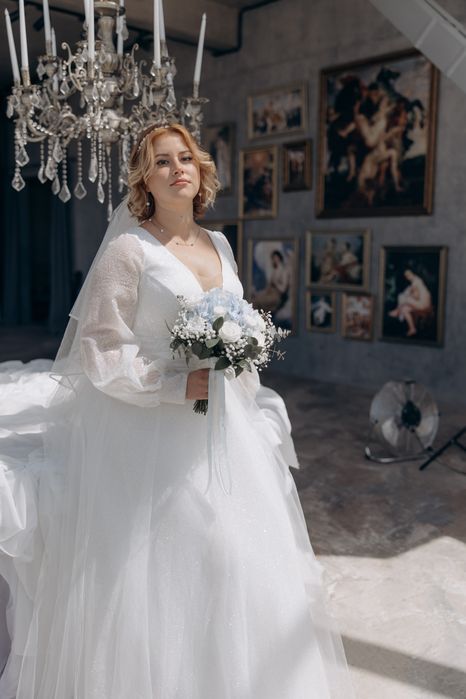 Шикарна весільна сукня 56 розміру з корсетом