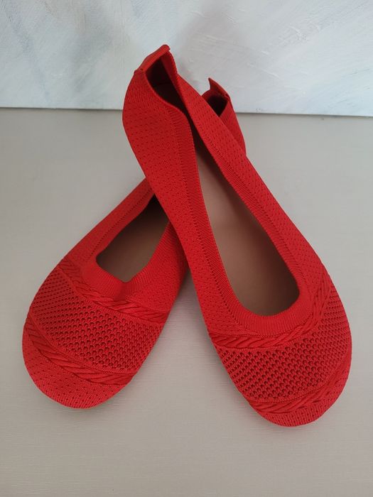 Nowe śliczne czerwone buty materiałowe roz  38,5