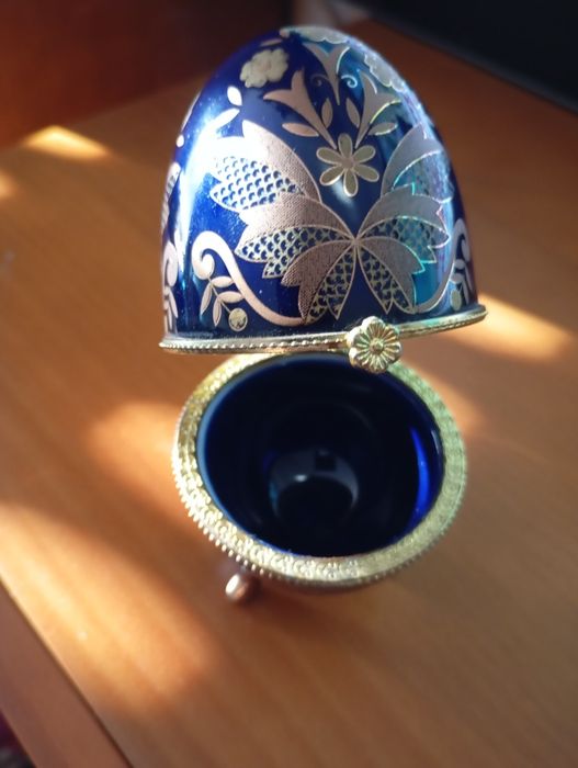 Peça loiça em forma de ovo