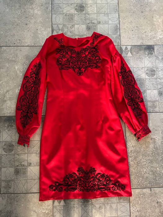 Вишита сукня, ручної роботи