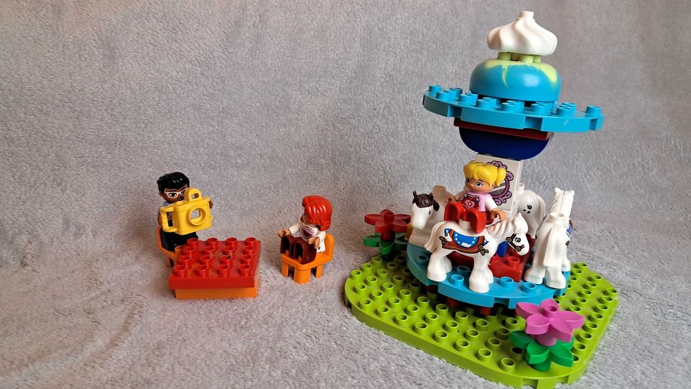 LEGO DUPLO 10841 Wesołe miasteczko + 6 figurek + karuzela