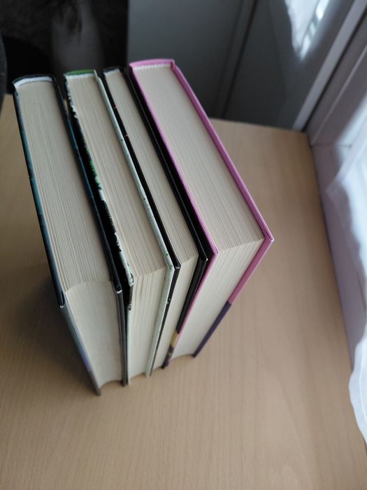 Комплект книг для підлітків українською мовою.