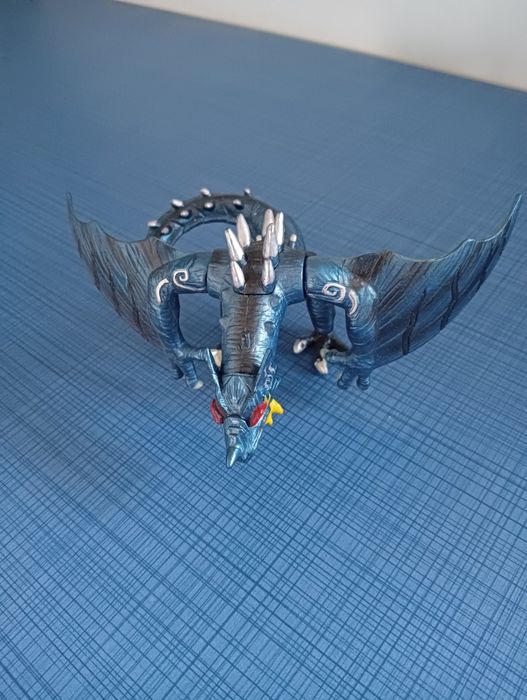 Brinquedo de dragão

- Dragão com detalhes em azul