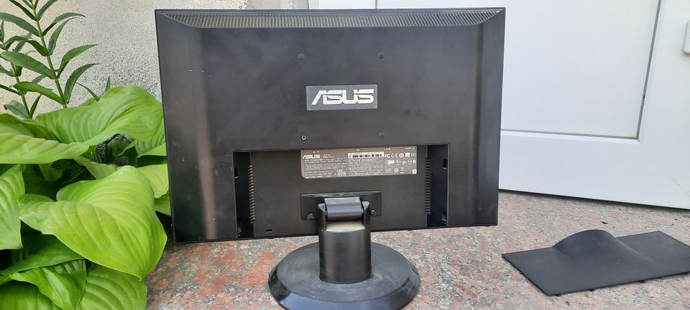 Монітор до комп'ютера