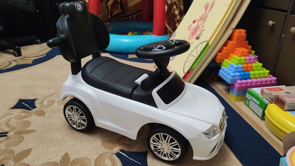 Машинка толокар Bambi нова