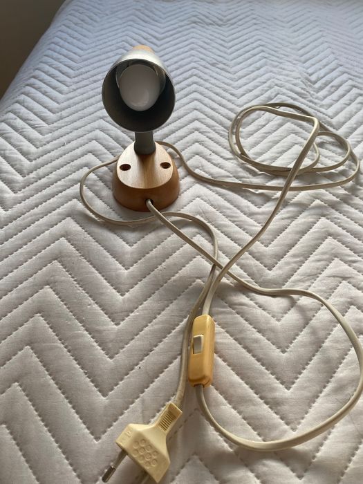 Foco luminoso para ligar a tomada