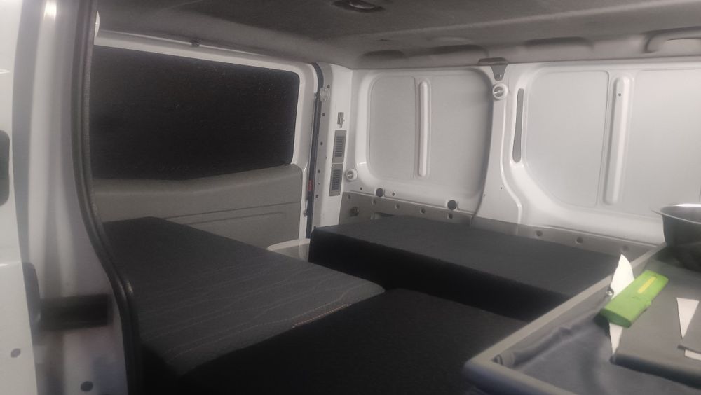 Opel Vivaro -  homolgada para especial dormitório