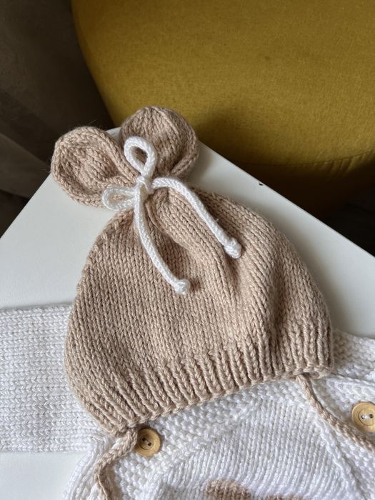 Вязаний нарядний костюмчик зайки, костюмчик на виписку на хрещення