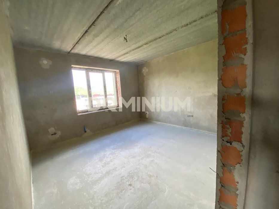 Продається 3 кімнатна квартира в м. Хуст