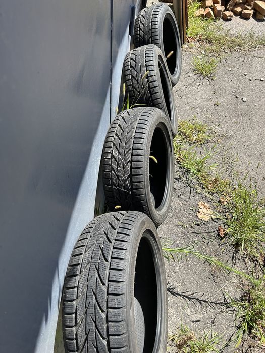 Зимові шини 195/50R16 TOYO