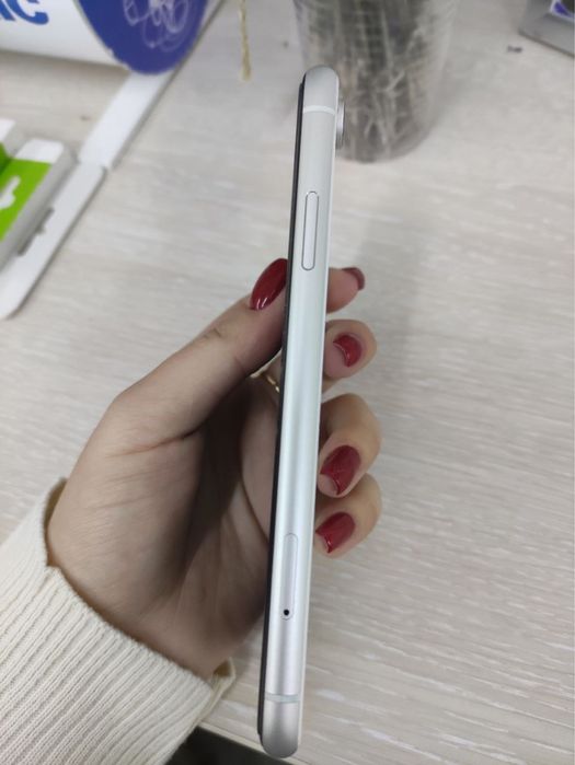 Смартфон iPhone XR