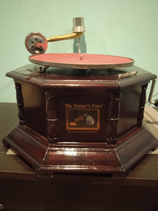 Продаю громофон His Master's Voice