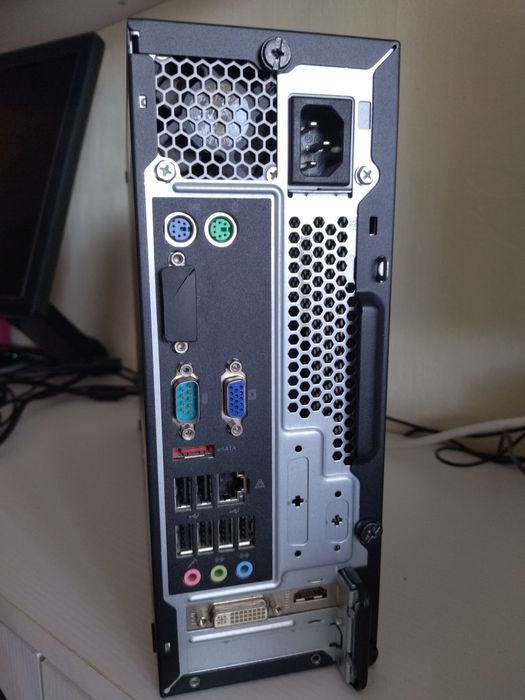 Комп'ютер системний блок робочий