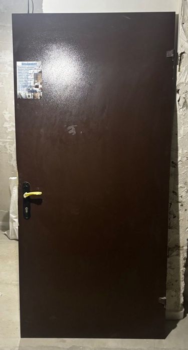 Продам двері вхідні