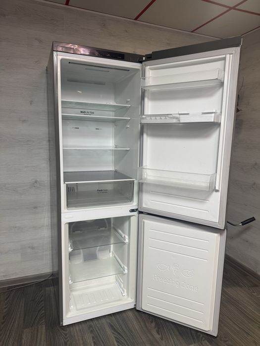 Холодильник LG.