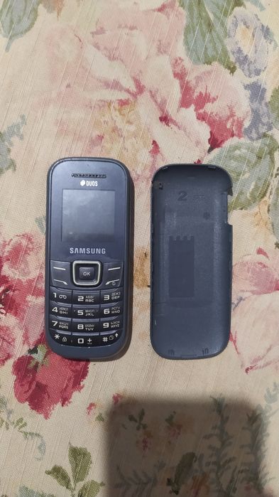 Телефон SamsungE1202i