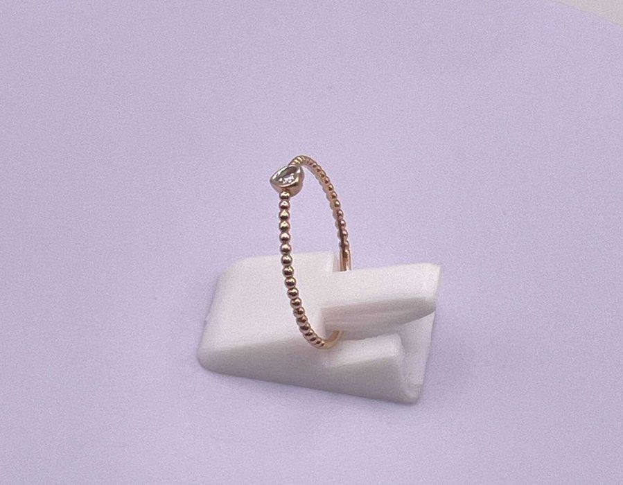 Золота каблучка з діамантом, вага 0,78 грам, артикул 11