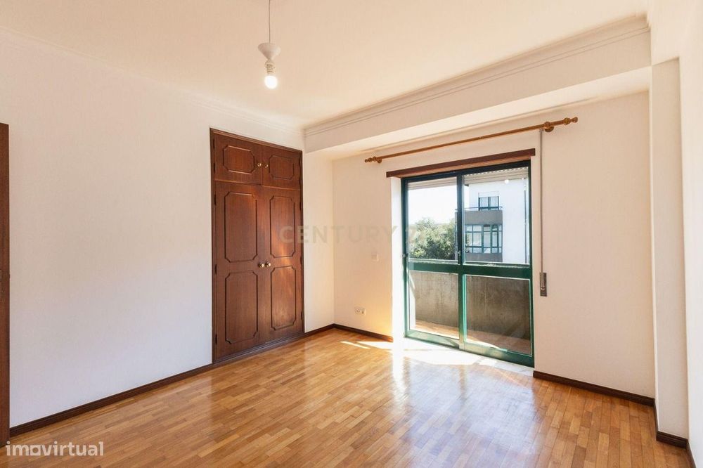 Arrenda-se T4 em duplex com garagem e terraço em Condeixa a Nova, Coim