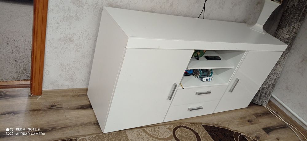 Комод білий .    .